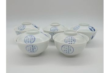 江戸期　古伊万里　大明成化年製　染付　山水文　丸文　3.6寸　約11cm　温かみのあるフォルムが魅力の蓋付き茶碗5客セット(三寸六分、和食器、和皿)(R-062246)