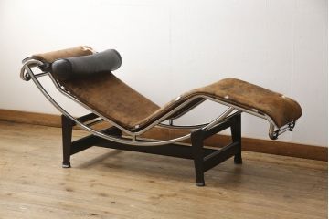 中古　美品　イタリア　Cassina(カッシーナ)　Le Corbusier(ル・コルビュジエ)　LC4　スタイリッシュで洗練された大人の空間を演出するシェーズロング(寝椅子、カウチ)(定価約92万円)(R-062252)