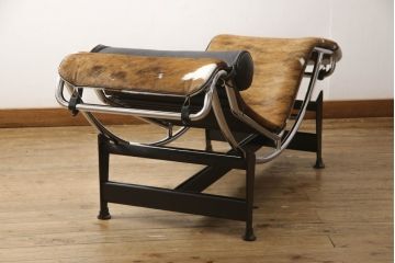 中古　美品　イタリア　Cassina(カッシーナ)　Le Corbusier(ル・コルビュジエ)　LC4　スタイリッシュで洗練された大人の空間を演出するシェーズロング(寝椅子、カウチ)(定価約92万円)(R-062252)
