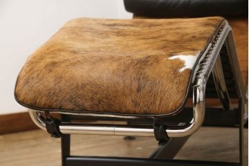 中古　美品　イタリア　Cassina(カッシーナ)　Le Corbusier(ル・コルビュジエ)　LC4　スタイリッシュで洗練された大人の空間を演出するシェーズロング(寝椅子、カウチ)(定価約92万円)(R-062252)