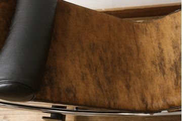中古　美品　イタリア　Cassina(カッシーナ)　Le Corbusier(ル・コルビュジエ)　LC4　スタイリッシュで洗練された大人の空間を演出するシェーズロング(寝椅子、カウチ)(定価約92万円)(R-062252)