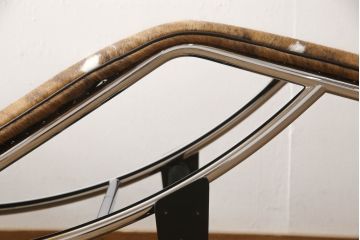 中古　美品　イタリア　Cassina(カッシーナ)　Le Corbusier(ル・コルビュジエ)　LC4　スタイリッシュで洗練された大人の空間を演出するシェーズロング(寝椅子、カウチ)(定価約92万円)(R-062252)