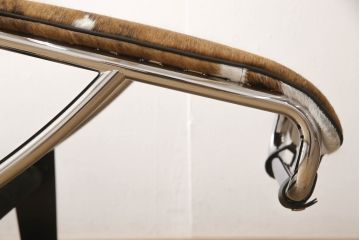 中古　美品　イタリア　Cassina(カッシーナ)　Le Corbusier(ル・コルビュジエ)　LC4　スタイリッシュで洗練された大人の空間を演出するシェーズロング(寝椅子、カウチ)(定価約92万円)(R-062252)