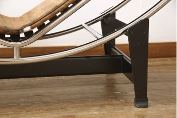 中古　美品　イタリア　Cassina(カッシーナ)　Le Corbusier(ル・コルビュジエ)　LC4　スタイリッシュで洗練された大人の空間を演出するシェーズロング(寝椅子、カウチ)(定価約92万円)(R-062252)