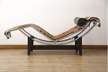 中古　美品　イタリア　Cassina(カッシーナ)　Le Corbusier(ル・コルビュジエ)　LC4　スタイリッシュで洗練された大人の空間を演出するシェーズロング(寝椅子、カウチ)(定価約92万円)(R-062252)