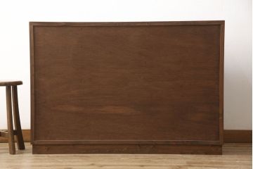 ラフジュ工房オリジナル　古建具リメイク　麻の葉紋様のガラスがレトロモダンな雰囲気を醸し出すキャビネット(戸棚、収納棚、サイドボード、サイドキャビネット)(R-062253)