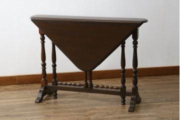 イギリスアンティーク　シックな色合いと凝ったデザインの脚が目を惹くゲートレッグテーブル(サイドテーブル、バタフライテーブル、コーヒーテーブル、カフェテーブル、エクステンションテーブル)(R-062254)