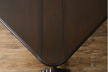 イギリスアンティーク　シックな色合いと凝ったデザインの脚が目を惹くゲートレッグテーブル(サイドテーブル、バタフライテーブル、コーヒーテーブル、カフェテーブル、エクステンションテーブル)(R-062254)