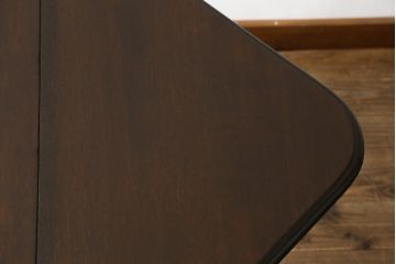 イギリスアンティーク　シックな色合いと凝ったデザインの脚が目を惹くゲートレッグテーブル(サイドテーブル、バタフライテーブル、コーヒーテーブル、カフェテーブル、エクステンションテーブル)(R-062254)