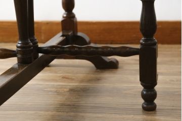 イギリスアンティーク　シックな色合いと凝ったデザインの脚が目を惹くゲートレッグテーブル(サイドテーブル、バタフライテーブル、コーヒーテーブル、カフェテーブル、エクステンションテーブル)(R-062254)
