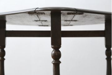 イギリスアンティーク　シックな色合いと凝ったデザインの脚が目を惹くゲートレッグテーブル(サイドテーブル、バタフライテーブル、コーヒーテーブル、カフェテーブル、エクステンションテーブル)(R-062254)