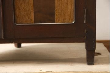 和製アンティーク　昭和初期　大正ロマン　レトロな佇まいが魅力的な古い洋館のコーナーキャビネット(飾り棚、収納棚、戸棚)(R-062255)