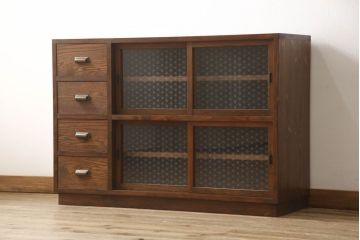 ラフジュ工房オリジナル　古建具リメイク　麻の葉紋様のガラスがレトロモダンな雰囲気を醸し出すキャビネット(戸棚、収納棚、サイドボード、サイドキャビネット)(R-062256)