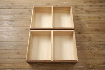 ラフジュ工房オリジナル　古建具リメイク　麻の葉紋様のガラスがレトロモダンな雰囲気を醸し出すキャビネット(戸棚、収納棚、サイドボード、サイドキャビネット)(R-062256)