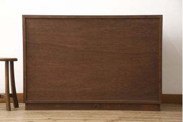 ラフジュ工房オリジナル　古建具リメイク　麻の葉紋様のガラスがレトロモダンな雰囲気を醸し出すキャビネット(戸棚、収納棚、サイドボード、サイドキャビネット)(R-062256)
