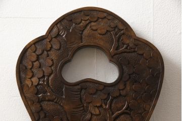 中古　伝統工芸　軽井沢彫り　シックな色合いと優美な曲線デザインが魅力のチェア(板座チェア、ダイニングチェア、イス、椅子)(R-062259)