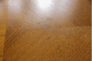 中古　DREXEL HERITAGE(ドレクセルヘリテイジ)　緩やかな弧を描く曲線のデザインが優美な格納テーブル付きローテーブル(センターテーブル、リビングテーブル、カクテルテーブル)(R-062260)