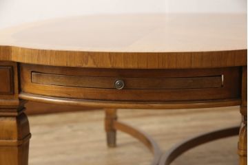 中古　DREXEL HERITAGE(ドレクセルヘリテイジ)　緩やかな弧を描く曲線のデザインが優美な格納テーブル付きローテーブル(センターテーブル、リビングテーブル、カクテルテーブル)(R-062260)