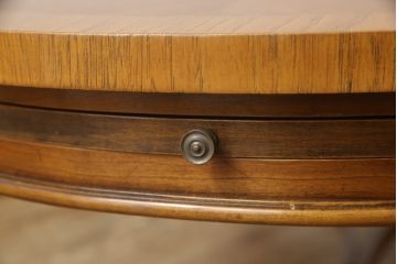 中古　DREXEL HERITAGE(ドレクセルヘリテイジ)　緩やかな弧を描く曲線のデザインが優美な格納テーブル付きローテーブル(センターテーブル、リビングテーブル、カクテルテーブル)(R-062260)