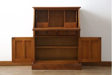 中古　横浜クラシック家具　ダニエル(Daniel)　スパニッシュシリーズ　S-301　艶のある木肌と品のある佇まいが美しいライティングビューロー(簿記机、ワークデスク、収納棚、戸棚、キャビネット、引き出し、在宅ワーク用、在宅用)(R-062262)
