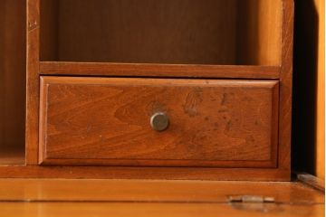 中古　横浜クラシック家具　ダニエル(Daniel)　スパニッシュシリーズ　S-301　艶のある木肌と品のある佇まいが美しいライティングビューロー(簿記机、ワークデスク、収納棚、戸棚、キャビネット、引き出し、在宅ワーク用、在宅用)(R-062262)
