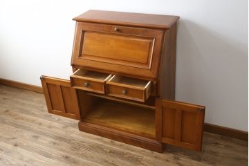 中古　横浜クラシック家具　ダニエル(Daniel)　スパニッシュシリーズ　S-301　艶のある木肌と品のある佇まいが美しいライティングビューロー(簿記机、ワークデスク、収納棚、戸棚、キャビネット、引き出し、在宅ワーク用、在宅用)(R-062262)