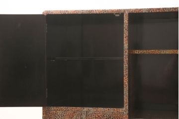 中古　超美品　津軽塗り　漆塗り　内部桐材　唐塗りの模様がレトロでお洒落!!和モダンな空間のアクセントになるサイドボード(サイドキャビネット、収納棚、戸棚、リビングボード、違い棚、飾り棚、茶箪笥)(定価推定約100万円)(R-062263)