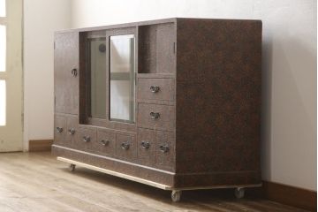 中古　超美品　津軽塗り　漆塗り　内部桐材　唐塗りの模様がレトロでお洒落!!和モダンな空間のアクセントになるサイドボード(サイドキャビネット、収納棚、戸棚、リビングボード、違い棚、飾り棚、茶箪笥)(定価推定約100万円)(R-062263)