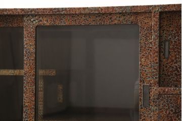 中古　超美品　津軽塗り　漆塗り　内部桐材　唐塗りの模様がレトロでお洒落!!和モダンな空間のアクセントになるサイドボード(サイドキャビネット、収納棚、戸棚、リビングボード、違い棚、飾り棚、茶箪笥)(定価推定約100万円)(R-062263)