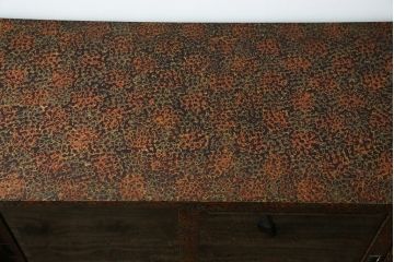 中古　超美品　津軽塗り　漆塗り　内部桐材　唐塗りの模様がレトロでお洒落!!和モダンな空間のアクセントになるサイドボード(サイドキャビネット、収納棚、戸棚、リビングボード、違い棚、飾り棚、茶箪笥)(定価推定約100万円)(R-062263)