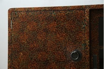 中古　超美品　津軽塗り　漆塗り　内部桐材　唐塗りの模様がレトロでお洒落!!和モダンな空間のアクセントになるサイドボード(サイドキャビネット、収納棚、戸棚、リビングボード、違い棚、飾り棚、茶箪笥)(定価推定約100万円)(R-062263)