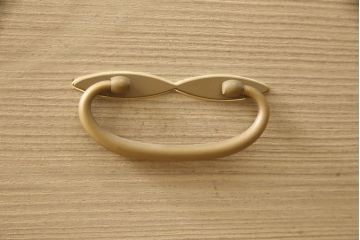 中古　伝統工芸士　吉沢昭次作　上品なデザインの金具が魅力の加茂総桐箪笥(総桐たんす、着物箪笥、衣装箪笥、和タンス、引き出し)(R-062264)