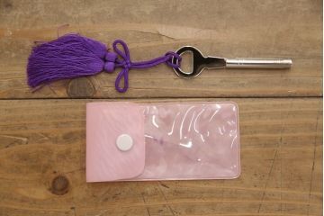 中古　伝統工芸士　吉沢昭次作　上品なデザインの金具が魅力の加茂総桐箪笥(総桐たんす、着物箪笥、衣装箪笥、和タンス、引き出し)(R-062264)