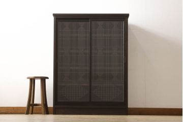 ラフジュ工房オリジナル　古建具リメイク　特徴的な組子が目を引く収納棚(戸棚、飾り棚、キャビネット)(R-062265)