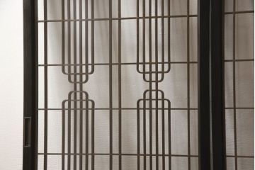 ラフジュ工房オリジナル　古建具リメイク　特徴的な組子が目を引く収納棚(戸棚、飾り棚、キャビネット)(R-062265)