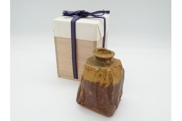 山田勢児　黄瀬戸　削ぎ花入(共箱付き、花瓶、花器、作家物)(R-062275)