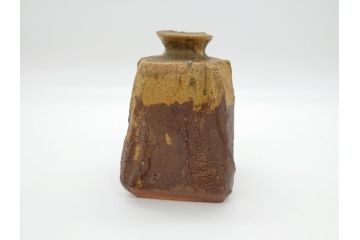 山田勢児　黄瀬戸　削ぎ花入(共箱付き、花瓶、花器、作家物)(R-062275)