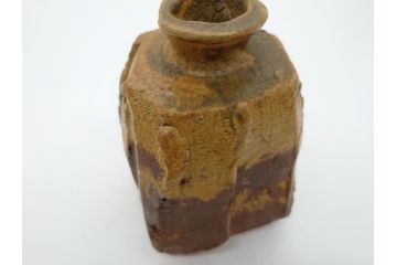 山田勢児　黄瀬戸　削ぎ花入(共箱付き、花瓶、花器、作家物)(R-062275)