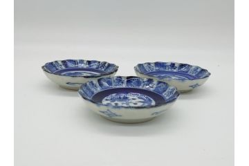 江戸期　古伊万里　染付　龍寿紋　3.1寸皿　約9.5cm　吉祥を招くおめでたい絵付けの菊皿3客セット(小皿、なます皿、菊花形、壽字文、三寸一分、和食器、和皿)(R-062281)