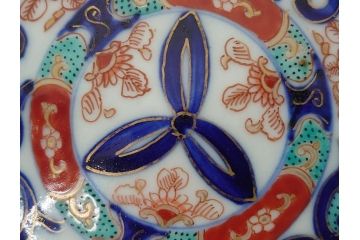 明治期　伊万里焼　色絵　金彩　花文　3.8寸皿　約11.5cm　色彩豊かで食卓に華やぎをもたらす小皿3客セット(三寸八分、赤絵、和食器、和皿)(R-062283)