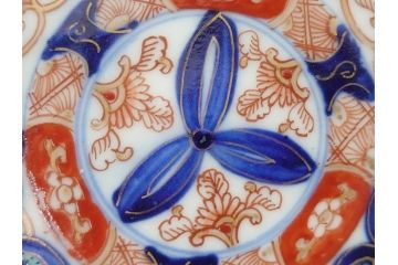 明治期　伊万里焼　色絵　金彩　花文　3.8寸皿　約11.5cm　色彩豊かで食卓に華やぎをもたらす小皿3客セット(三寸八分、赤絵、和食器、和皿)(R-062284)