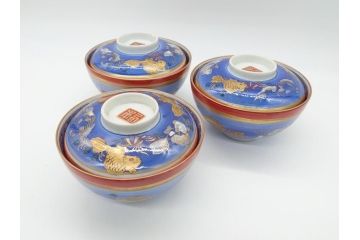 希少　明治期　伊万里焼　金彩　色絵　染付　金魚図　食卓を華やかに演出する蓋付き茶碗3客セット(和食器)(R-062285)