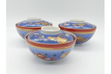 希少　明治期　伊万里焼　金彩　色絵　染付　金魚図　食卓を華やかに演出する蓋付き茶碗3客セット(和食器)(R-062285)
