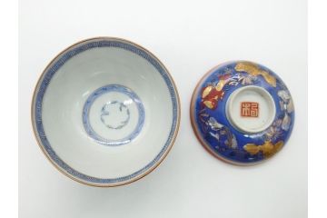 希少　明治期　伊万里焼　金彩　色絵　染付　金魚図　食卓を華やかに演出する蓋付き茶碗3客セット(和食器)(R-062285)