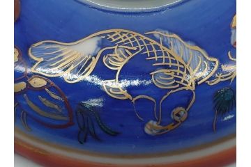 希少　明治期　伊万里焼　金彩　色絵　染付　金魚図　食卓を華やかに演出する蓋付き茶碗3客セット(和食器)(R-062285)