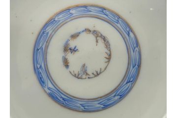希少　明治期　伊万里焼　金彩　色絵　染付　金魚図　食卓を華やかに演出する蓋付き茶碗3客セット(和食器)(R-062285)