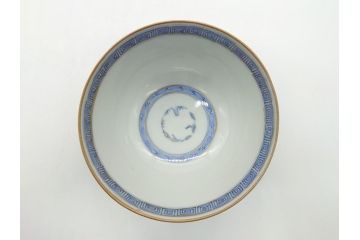 希少　明治期　伊万里焼　金彩　色絵　染付　金魚図　食卓を華やかに演出する蓋付き茶碗3客セット(和食器)(R-062285)