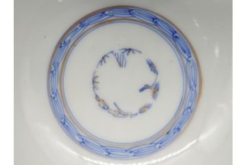 希少　明治期　伊万里焼　金彩　色絵　染付　金魚図　食卓を華やかに演出する蓋付き茶碗3客セット(和食器)(R-062285)
