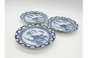 江戸期　古伊万里　染付　人物　5.6寸皿　約17cm　静けさが漂う山水図と縁の大胆なデザインが魅力の皿3客セット(中皿、和食器、和皿、リム皿、五寸六分)(R-062299)