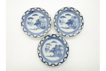 江戸期　古伊万里　染付　人物　5.6寸皿　約17cm　静けさが漂う山水図と縁の大胆なデザインが魅力の皿3客セット(中皿、和食器、和皿、リム皿、五寸六分)(R-062299)